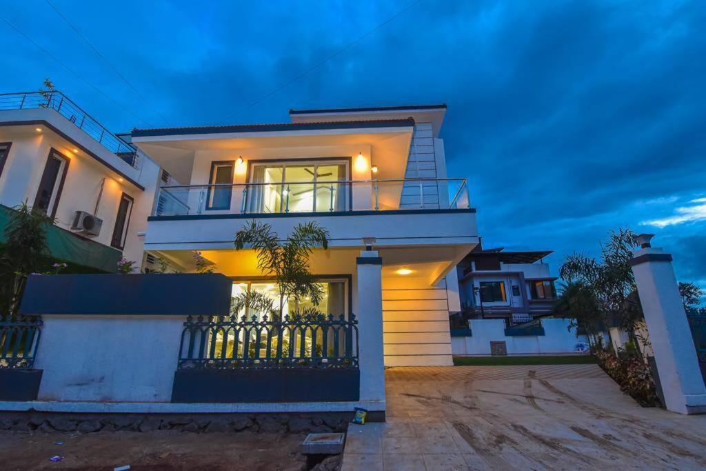 Royal Paradise Villa Лонавала Экстерьер фото