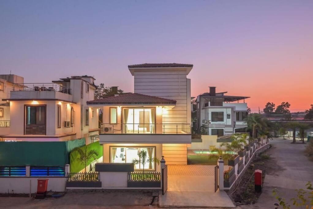 Royal Paradise Villa Лонавала Экстерьер фото